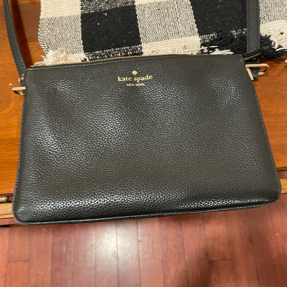 Kate spade crossbody bag perfect for keys cell phone several interior pockets